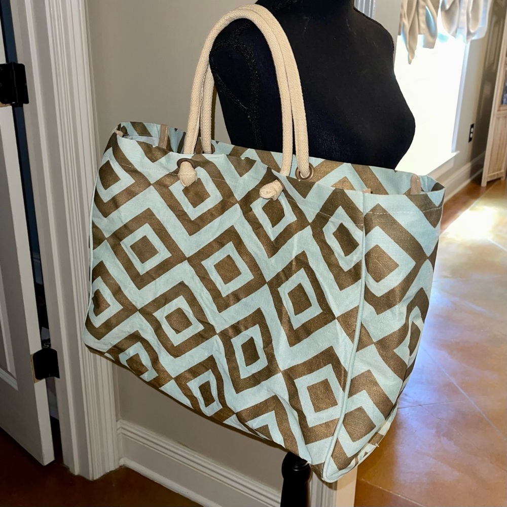 ADORABLE large beach tote bag!! Like BRAND NEW!!